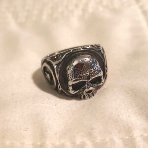 Men's skull ring.